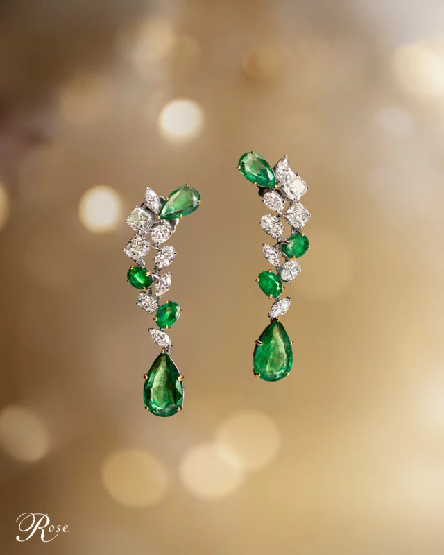 Statement drop earrings of Zambian emeralds intertwine with natural diamonds in marquise, oval, and cushion cut in a contemporary dewdrop design.

#TheHouseofRose #RoseJewellery #LuxuryJewellery #DesignerJewellery #RoseBridal #Earrings #NaturalDiamonds #Emeralds #Gemstones #HighJewellery #hautejoaillerie #MyTrousseauMyTreasure